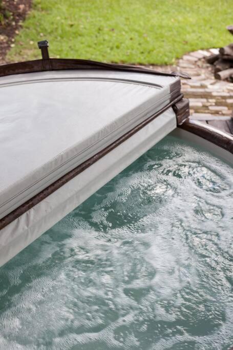 Holiday home Secret Garden W/ Hot Tub: Near Forsyth Park Savannah