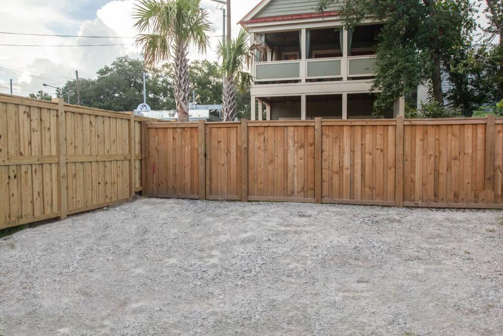 Secret Garden W/ Hot Tub: Near Forsyth Park